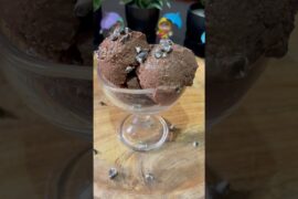 No sugar No cream No jaggery ( Healthy Chocolate Ice Cream ) Guilt free ice cream #shorts #icecream