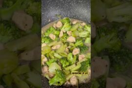 Broccoli with chicken #engaged #feed #lunch #food #subscribe #chicken #healthyfood #healthy #recipe
