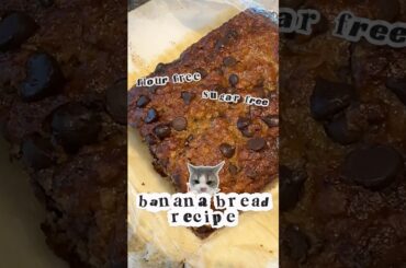 flour & sugar free, easy one bowl banana bread recipe!! #bananabread #healthybaking #easyrecipe