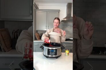 Easy Healthy Crockpot Chili | High Protein Chili Recipe (31g Protein, 360 Calories!) #HealthyChili