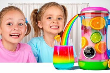 Maya and Mia learn to make Smoothies with Magical Blender