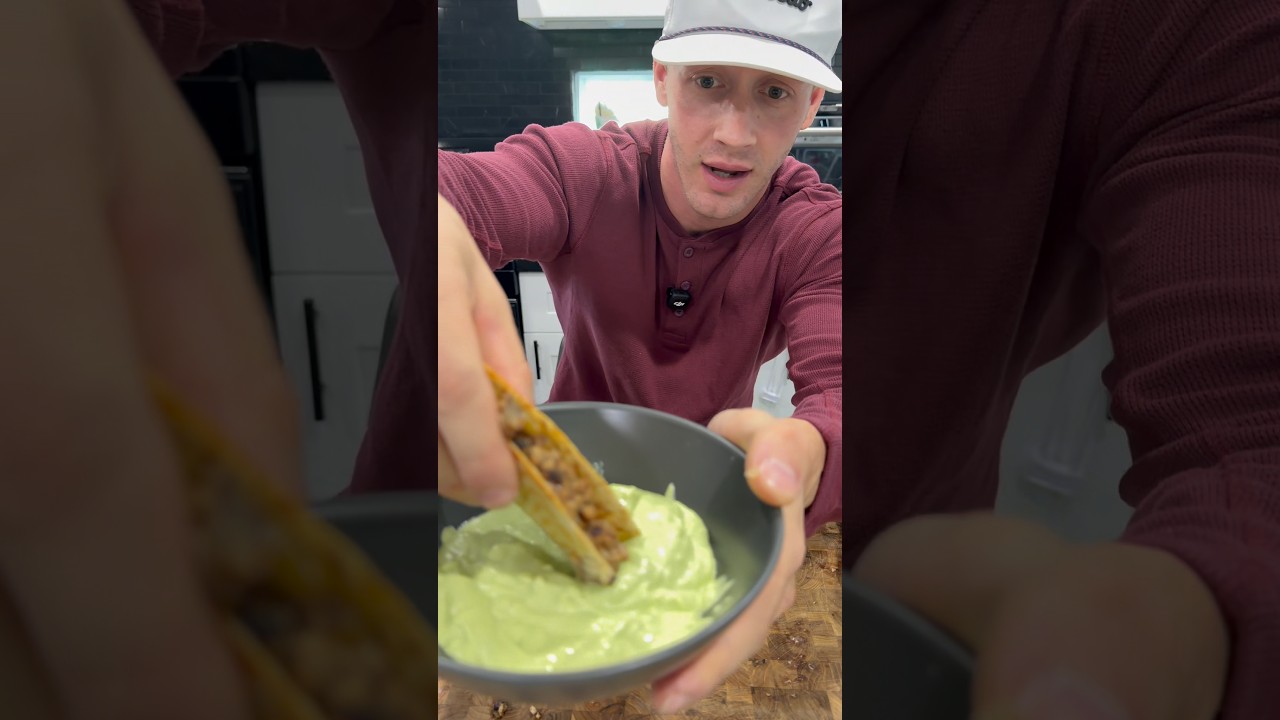 Low calorie ground turkey tacos with avacado sauce #turkey #tacos #healthy #diet #food #protein Low calorie ground turkey tacos with avacado sauce #turkey #tacos #healthy #diet #food #protein