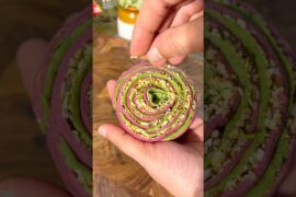 Palak Beetroot Paneer Laccha Paratha Recipe | Healthy Breakfast | Crispy Layered Paratha #ytshorts
