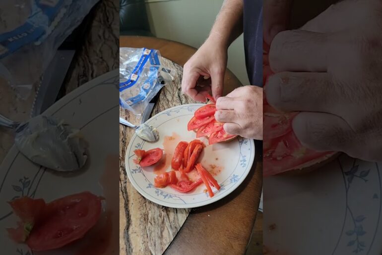 100 calorie emotional support snack tomato sandwich
