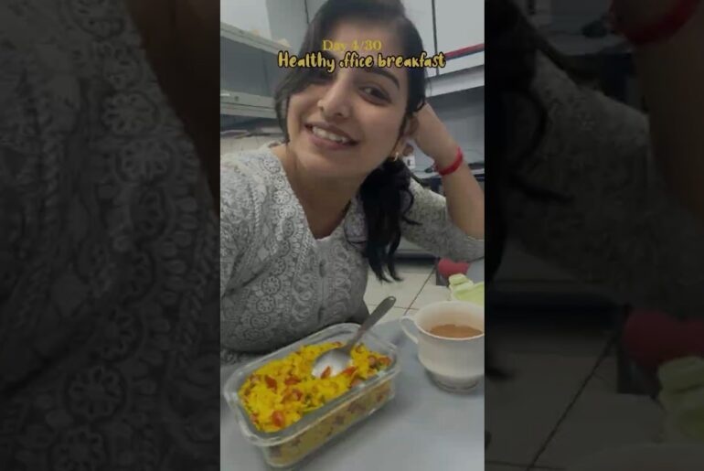 Day 4/30 | Healthy Poha Recipe | Healthy Office Breakfast | Quick & Easy Breakfast #Shorts #viral