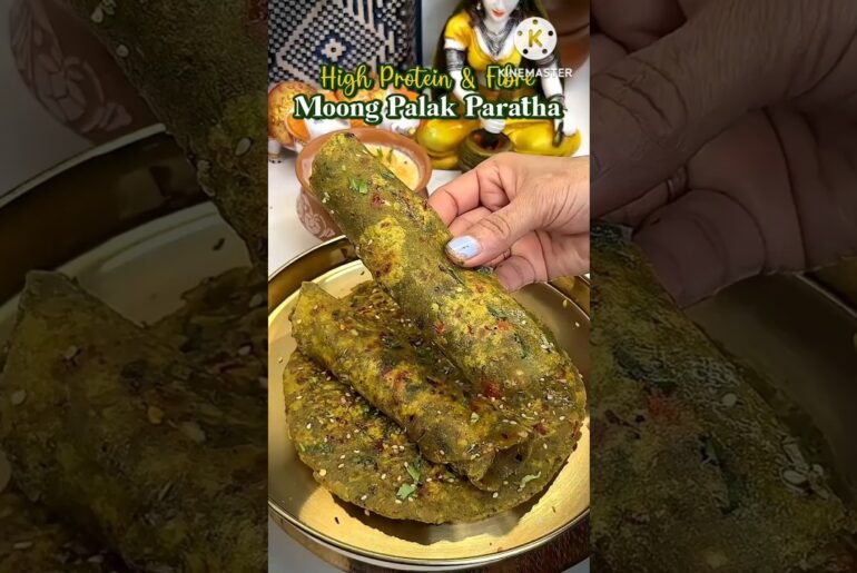 High Protein Moong Palak Paratha Recipe | Healthy Breakfast Recipe #MoongPalakParatha #Shorts