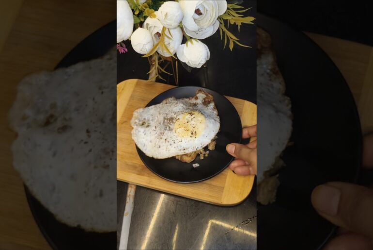 Healthy Avocado Egg Toast Recipe | Breakfast in Just 10 Minutes #shorts