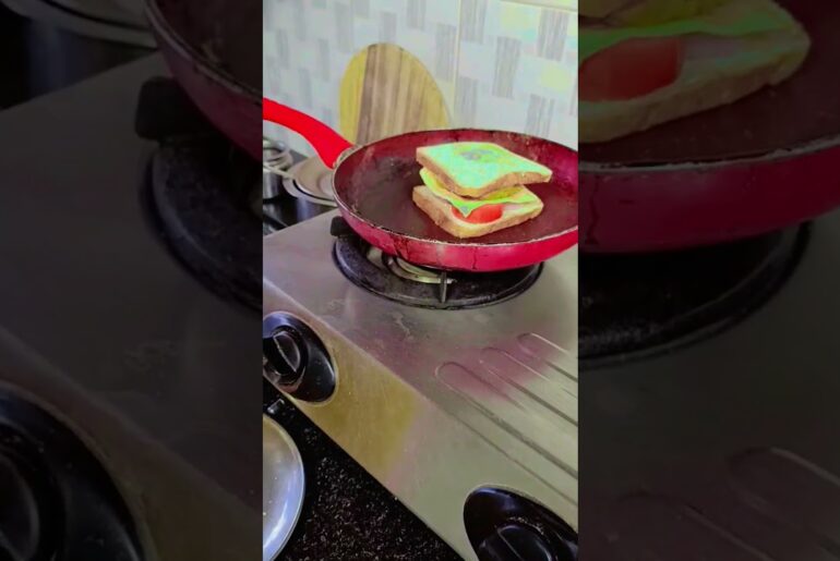 #easy home made sandwich recipe #viral vegetable sandwich #5 minutes tiffin box #