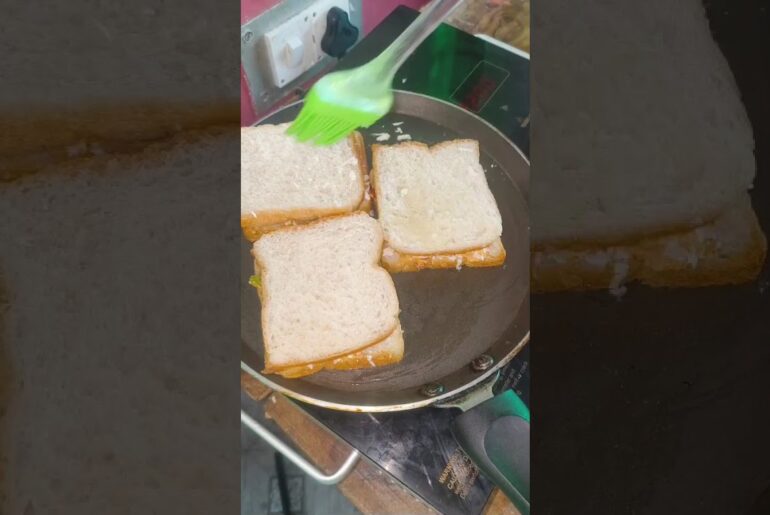 Baccho ke liye bnaya healthy sa cheese sandwich #food #recipe #cooking # sayma sheikh vlog
