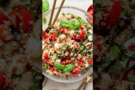 Fresh Caprese Quinoa Salad #summer #summerrecipe #salad #healthyrecipes