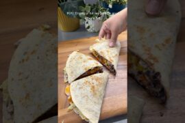 High protein black bean quesadilla #highproteinmeals #lowcalorie #highprotein #highproteinrecipes