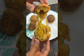 Kya Maggi Bomb kabhi try kiya h? #shorts #shortsfeed #viral #ytshorts #recipe #maggi #noodles