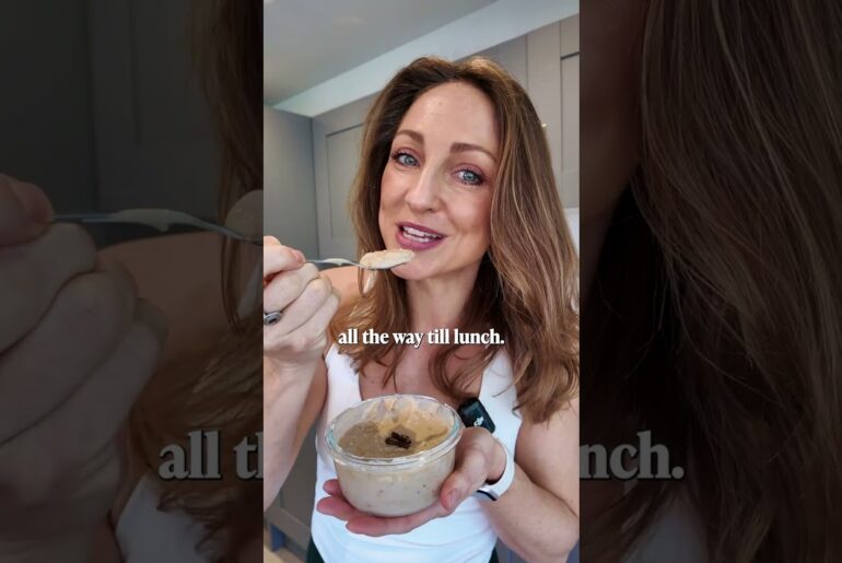 Try these Salted Caramel Latte Overnight Oats!  #healthyrecipes #easynutrition