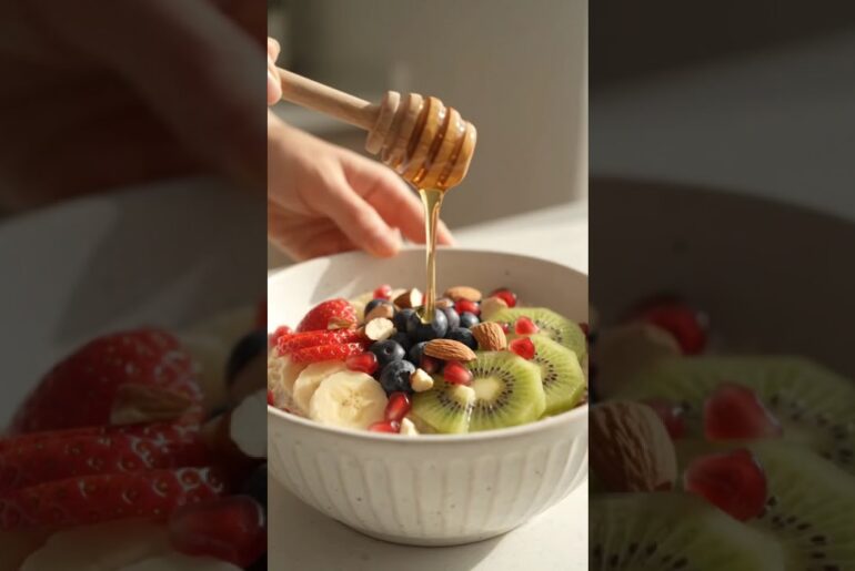 Making healthy breakfast bowl