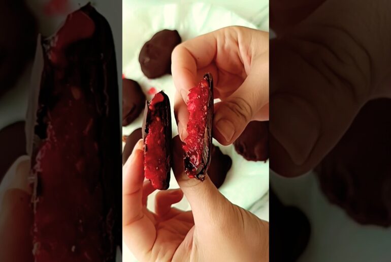 4-Ingredient Healthy Chocolate Raspberry Bites #dessertgoals
