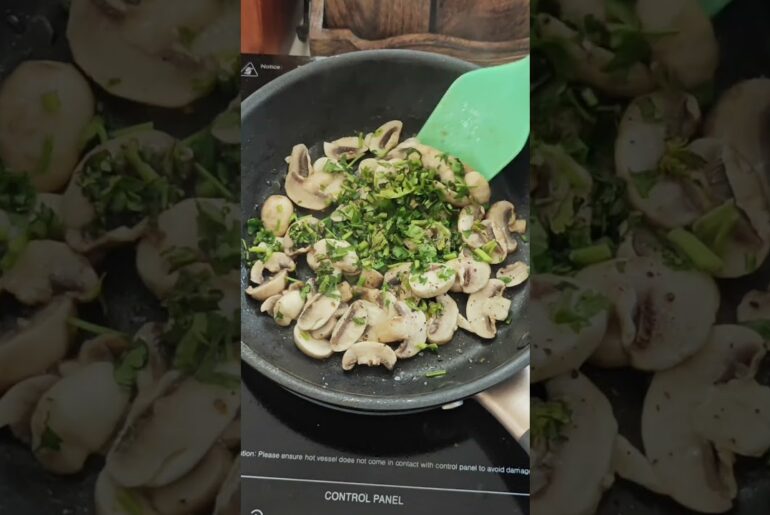 Mushroom Salad, Warm Comforting Salad Recipe, Healthy Recipe #salad #vegsalad #saladbowl #mushroom