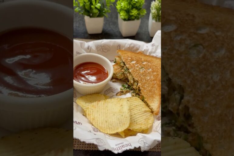 Caramelized Onion & Cheese Sandwich #priyankasgfooddiary #sandwich #healthyrecipes #healthyfood
