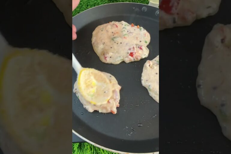 Healthy Breakfast Recipe | No maida ,No soda | Crispy Sooji Cheela