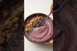 10-Second Protein Smoothie Bowl | Healthy Breakfast Recipe #Shorts
