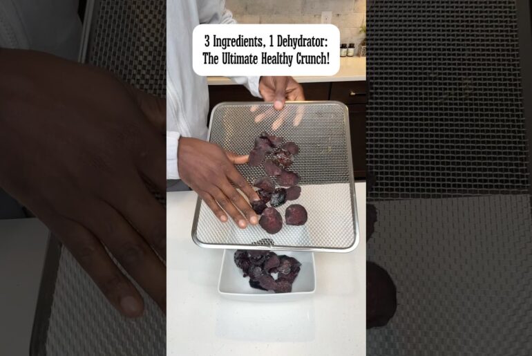 3 ingredients. 1 dehydrator: The Ultimate Healthy Crunch! #recipe #homemade # #crunch #snacks